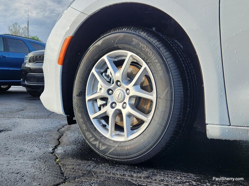 New 2026 Chrysler Voyager Lx