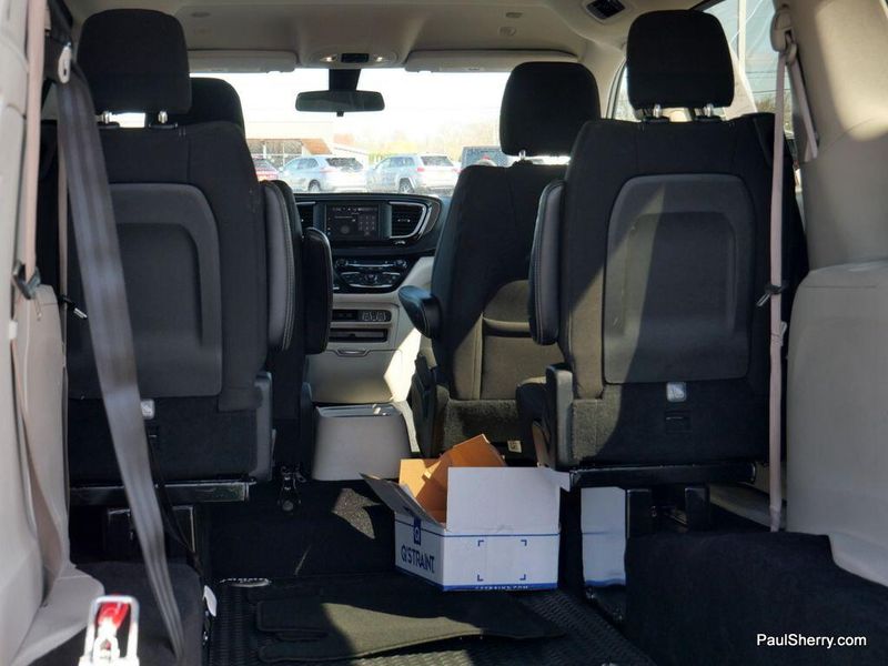 2022 Chrysler Voyager LXImage 57