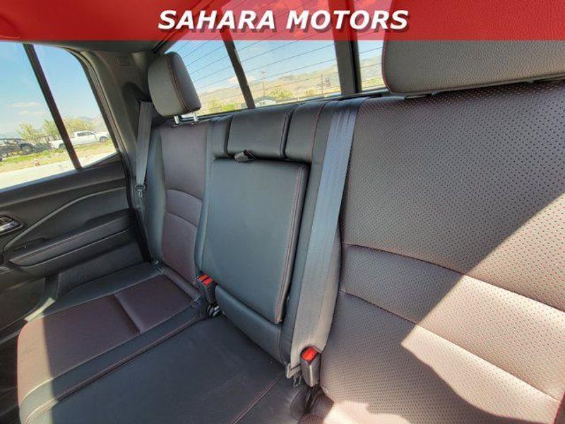 2022 Honda Ridgeline Black Edition photo 12