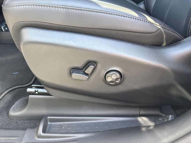 New 2026 Chrysler Pacifica SelectImage 26