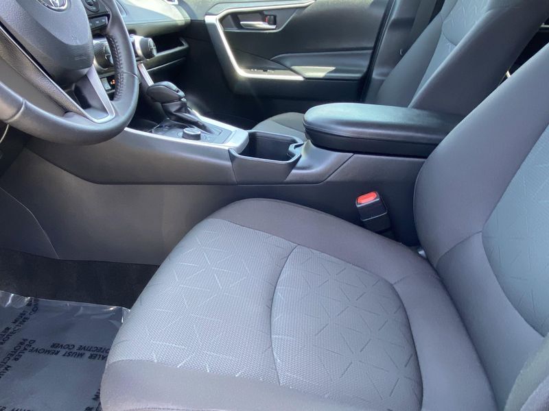 2024 Toyota RAV4 XLEImage 18