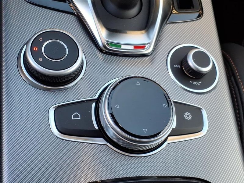 New 2025 Alfa Romeo Stelvio Intensa AwdImage 23