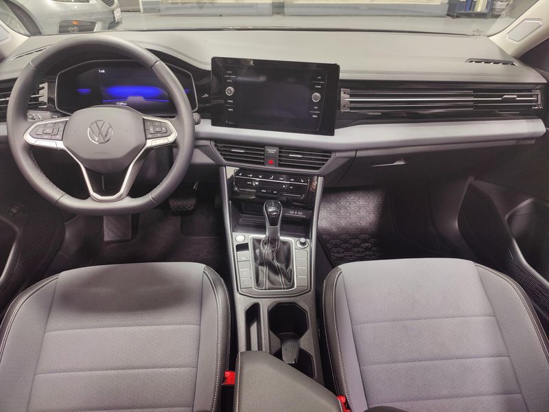 Used 2025 Volkswagen Jetta SE w/SunroofImage 15