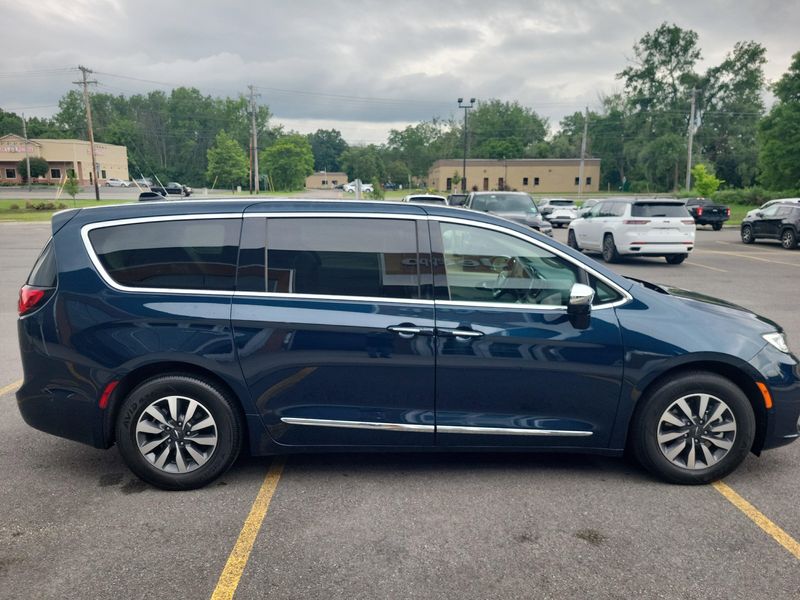Used 2023 Chrysler Pacifica Hybrid LimitedImage 19