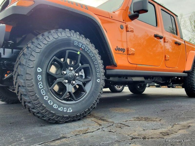 2025 Jeep Gladiator Willys photo 3