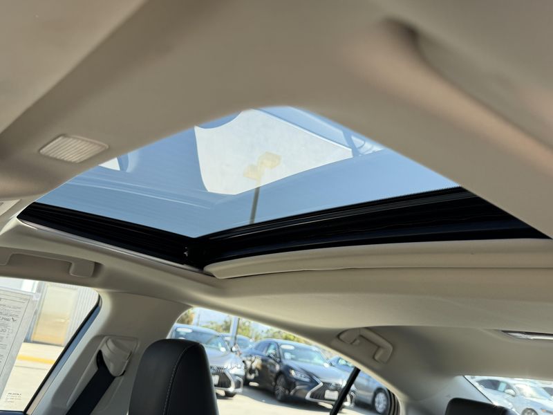 Used 2025 Lexus ES 350Image 22