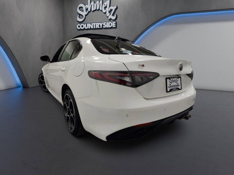 New 2025 Alfa Romeo Giulia AwdImage 11