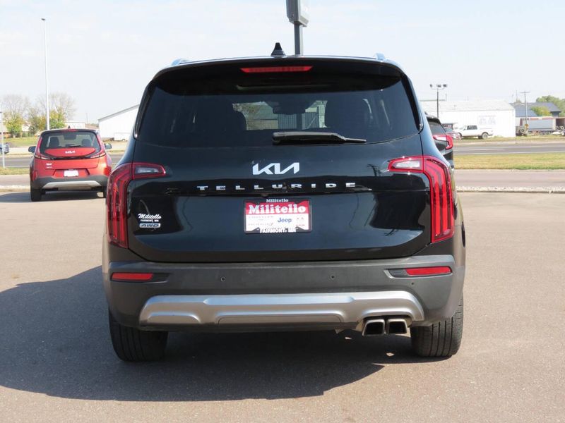 Used 2022 Kia Telluride EX AWD 4dr SUVImage 3