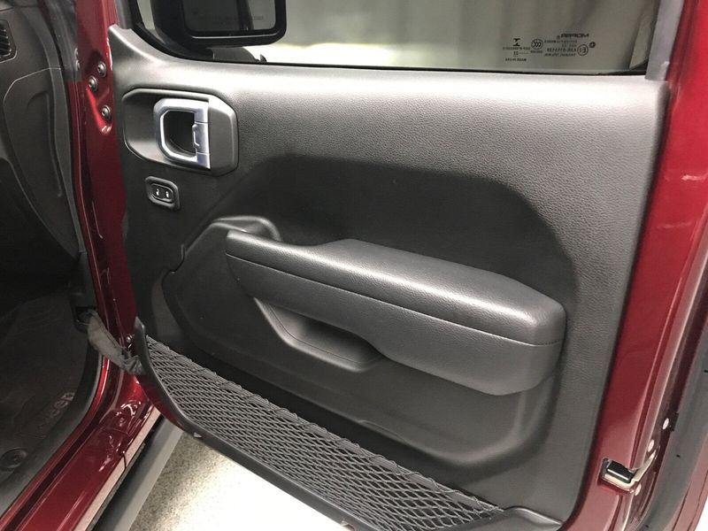 2022 Jeep Gladiator Willys photo 22