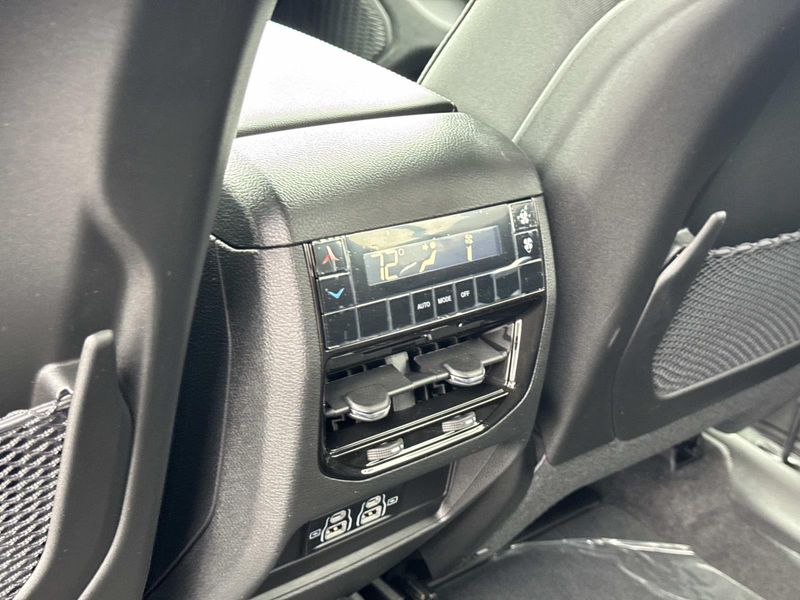 New 2026 Jeep Grand Cherokee L Laredo 4x2