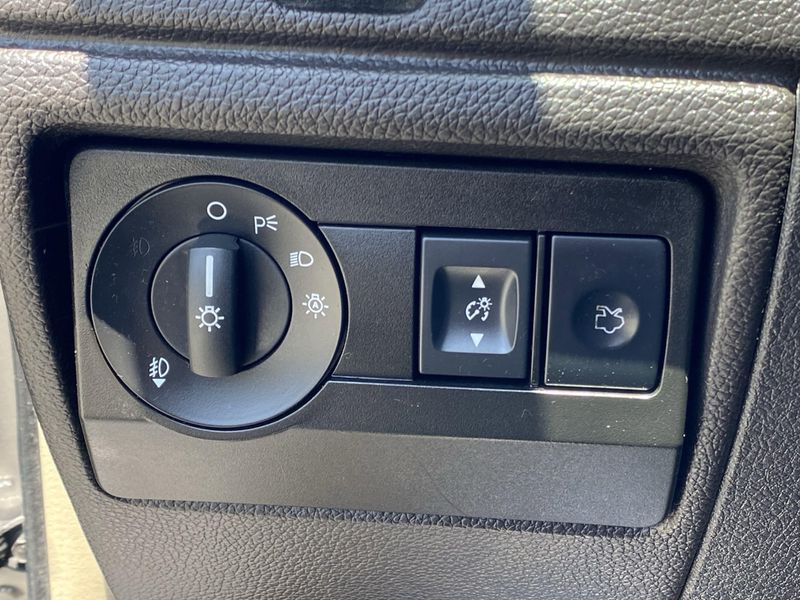 2011 Ford Fusion SEImage 21