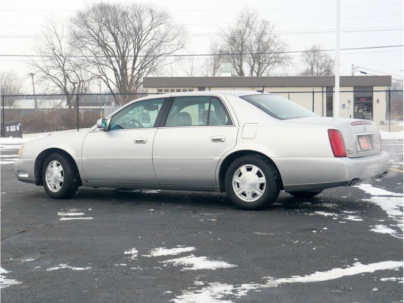 2005 Cadillac DeVille Image 12