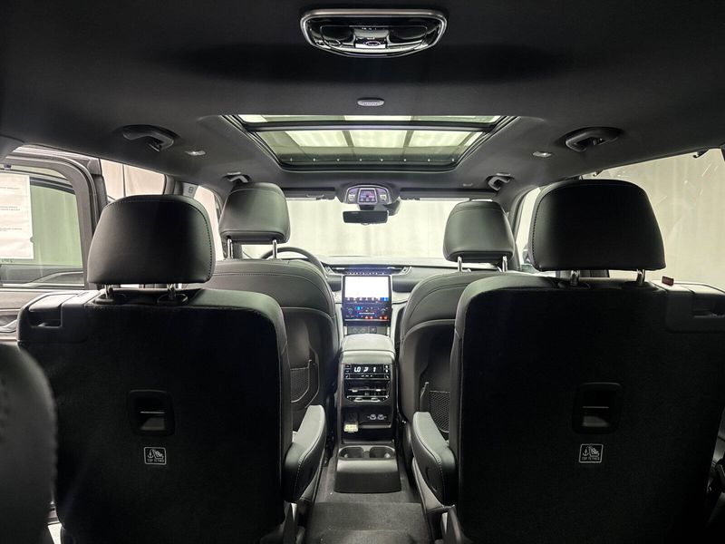 2025 Jeep Grand Cherokee L Limited 4x4Image 24