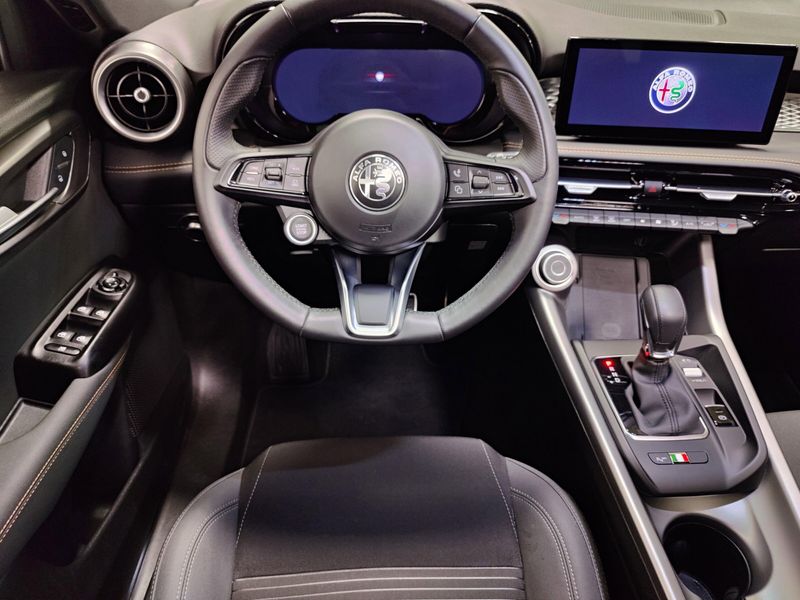 Used 2025 Alfa Romeo Tonale 2.0T AWD w/SunroofImage 17