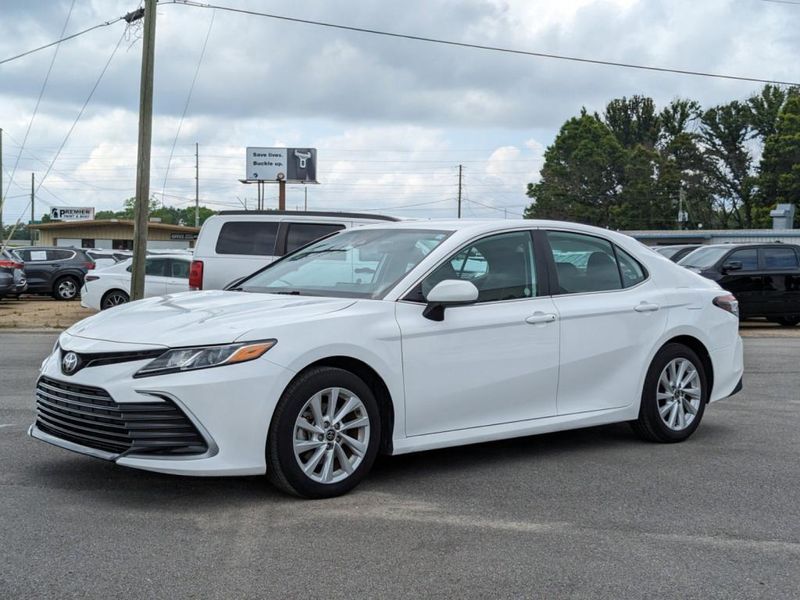 2022 Toyota Camry LE in a WHITE exterior color. Johnson Dodge 601-693-6343 pixelmotiondemo.com 