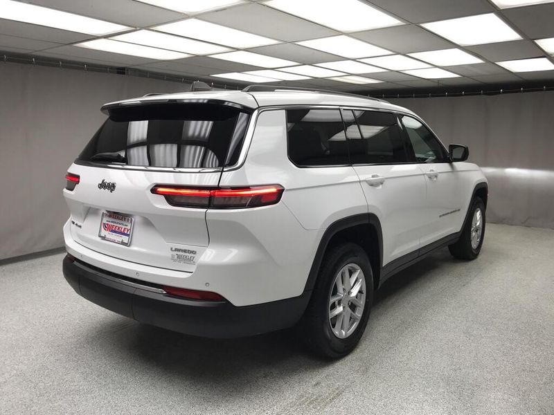 Used 2023 Jeep Grand Cherokee L LaredoImage 4