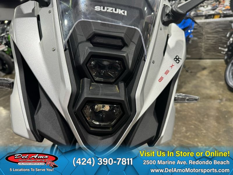 2024 Suzuki GSX-8RImage 16