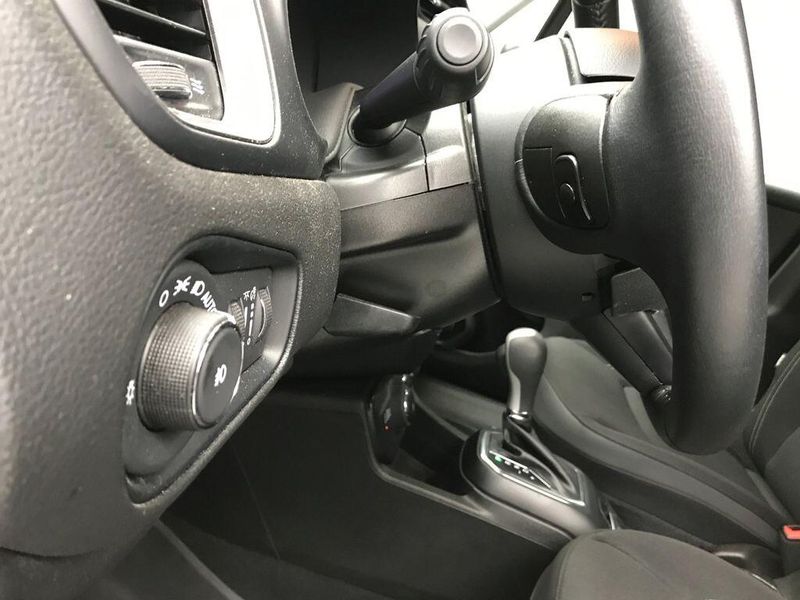 Used 2023 Jeep Renegade LatitudeImage 5