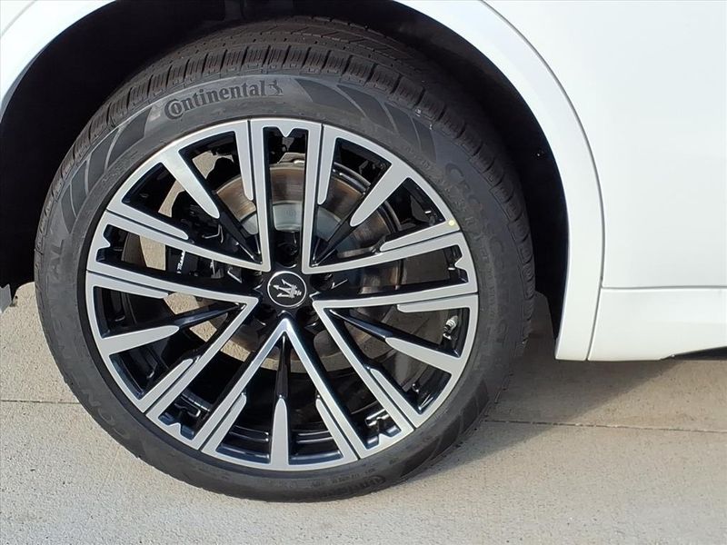 New 2025 Maserati Grecale ModenaImage 6