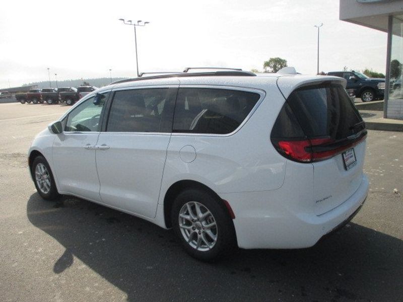 2022 Chrysler Pacifica Touring LImage 11