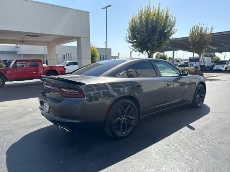 2022 Dodge Charger SXT photo 8