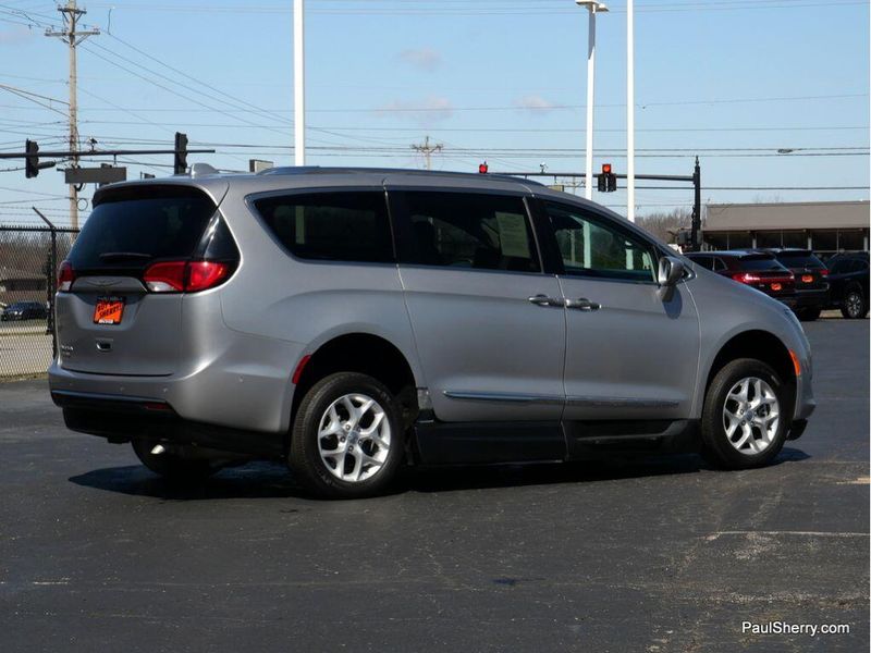 2017 Chrysler Pacifica Touring-L PlusImage 21