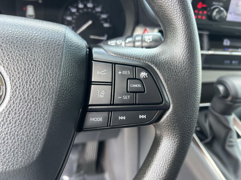 2023 Toyota Sienna LEImage 29