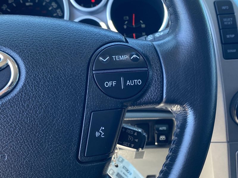 Used 2011 Toyota Sequoia LtdImage 28
