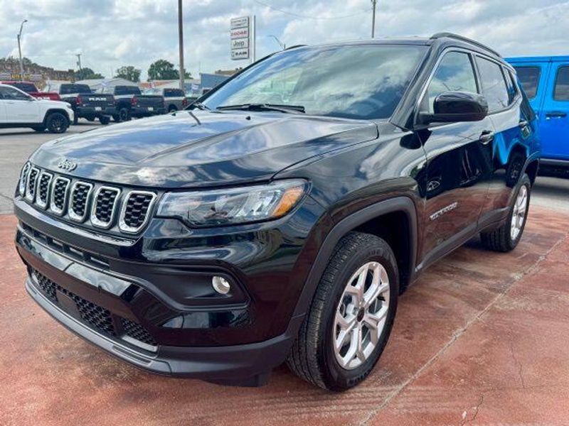 Used 2025 Jeep Compass LatitudeImage 1