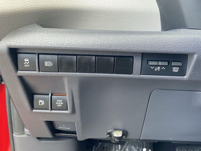 2024 Toyota Sienna LEImage 25