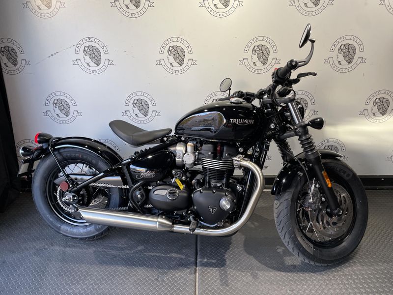 2025 Triumph BONNEVILLE BOBBER