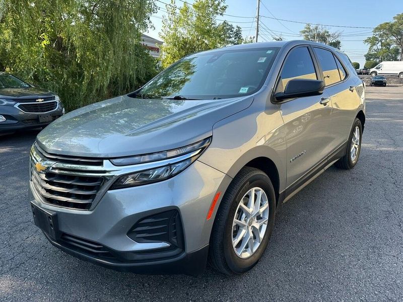 2024 Chevrolet Equinox LS photo 3