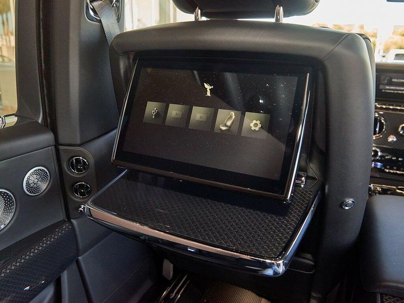 New 2026 Rolls-Royce Cullinan Black BadgeImage 22