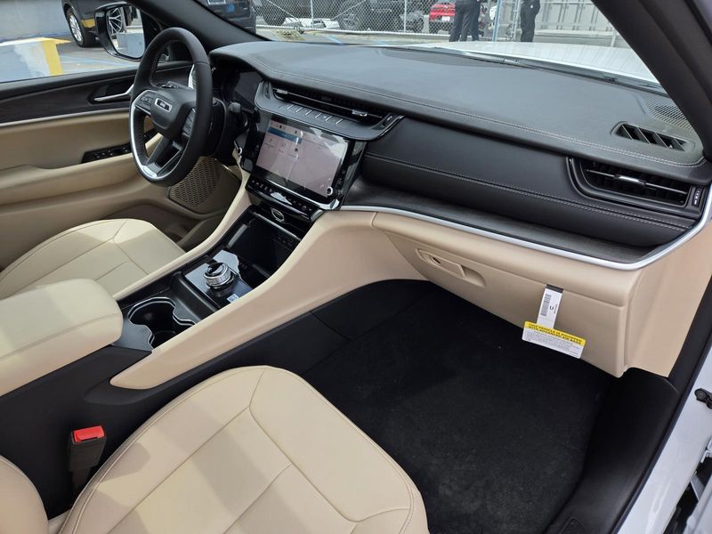 New 2026 Jeep Grand Cherokee L Limited 4x2