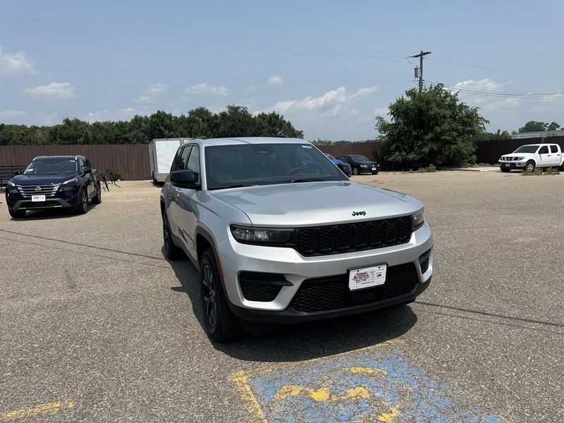 2024 Jeep Grand Cherokee Altitude X 4x4Image 2