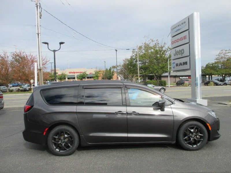 2018 Chrysler Pacifica Touring L PlusImage 6