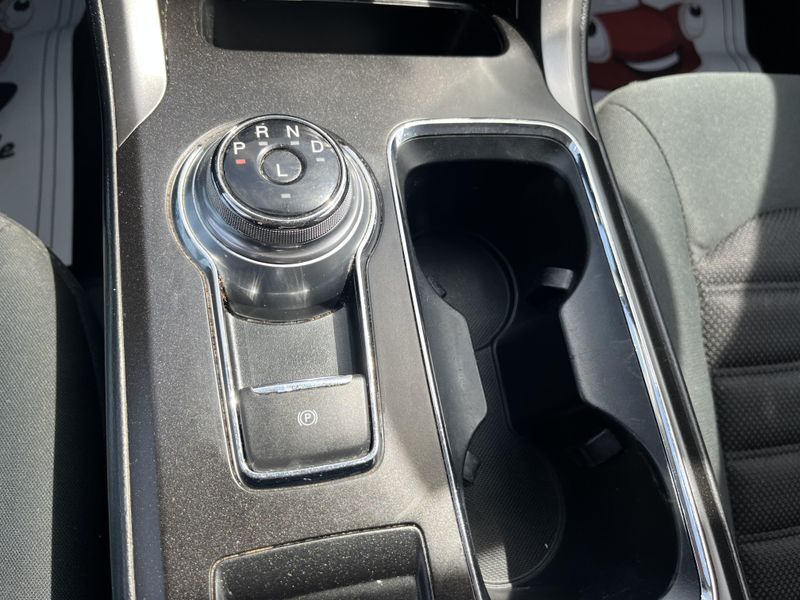 2018 Ford Fusion SEImage 16