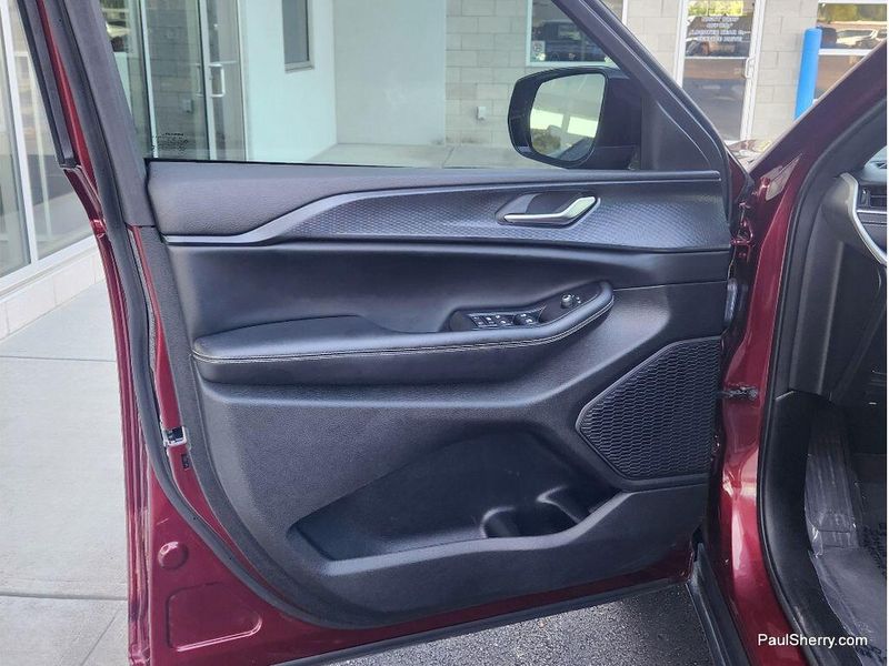 Used 2023 Jeep Grand Cherokee Altitude X
