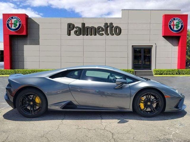 2021 Lamborghini Huracan Evo Coupe RWD photo 3
