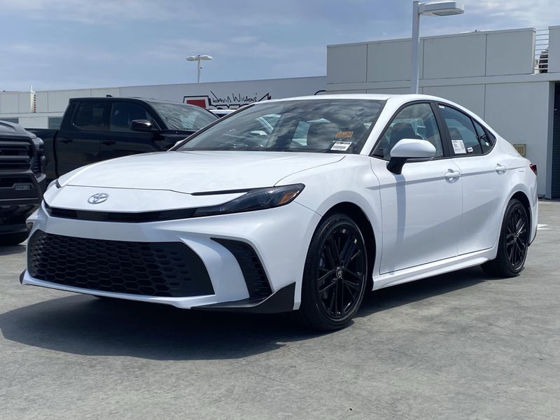 New 2025 Toyota Camry SEImage 6