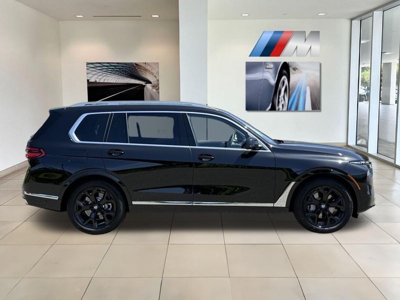 2025 BMW X7 xDrive40iImage 5
