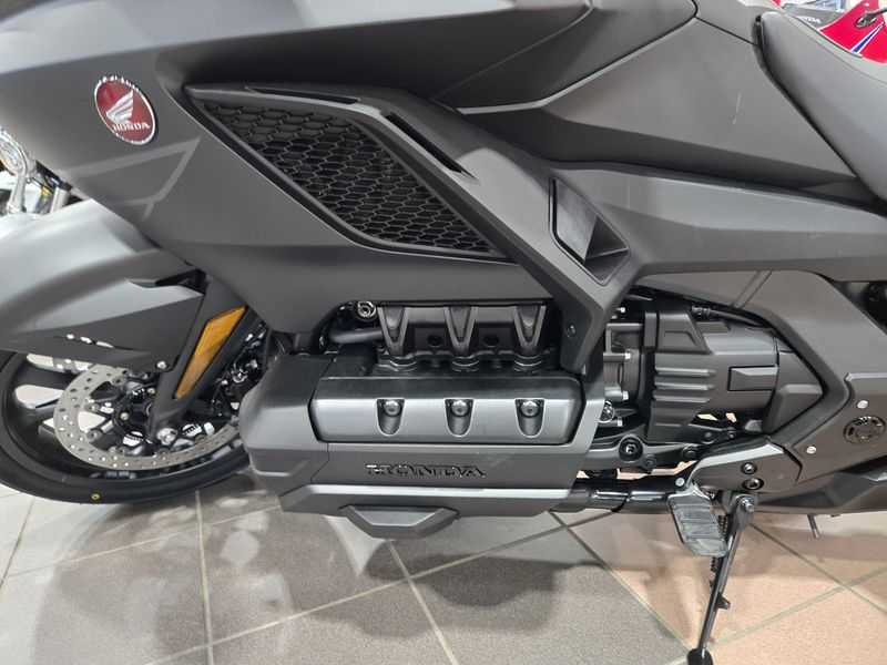 New 2025 Honda GOLD WING DCT 50TH ANNIVERSARY MATTE BLACK METALLIC Image 9