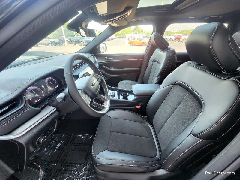 New 2026 Jeep Grand Cherokee L Laredo Altitude 4x4