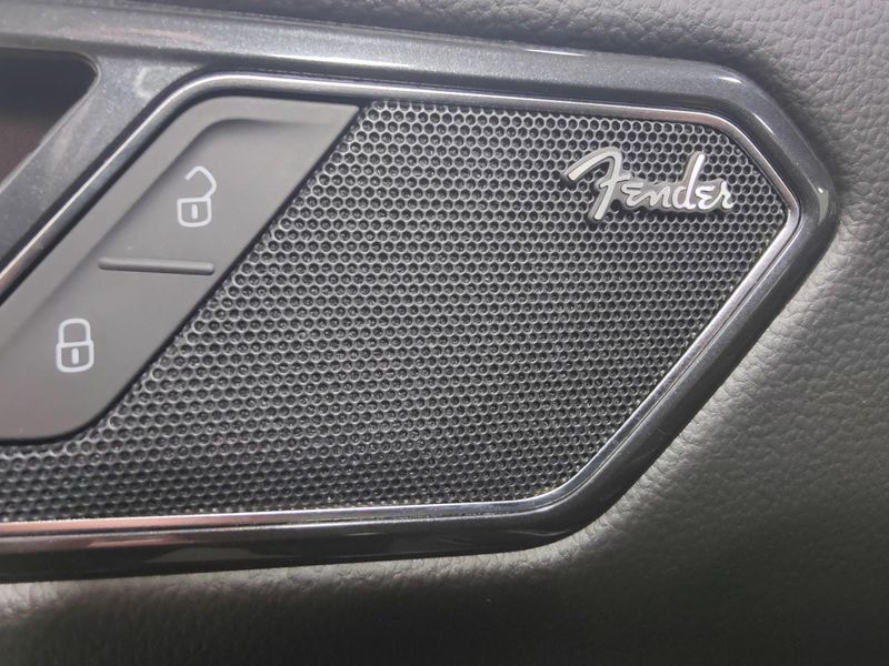 Used 2024 Volkswagen Tiguan AWD SEL R-Line w/Sunroof/NavImage 8