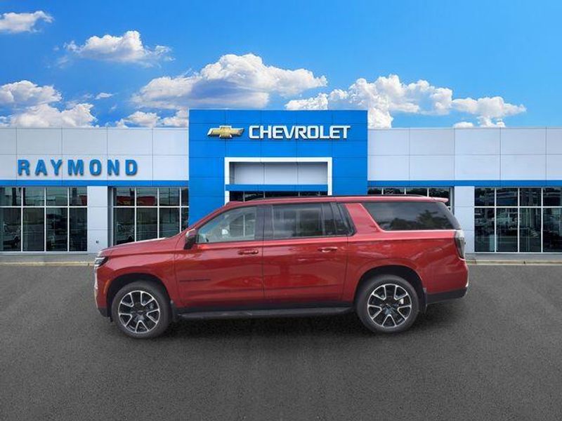 New 2026 Chevrolet Suburban RSTImage 7
