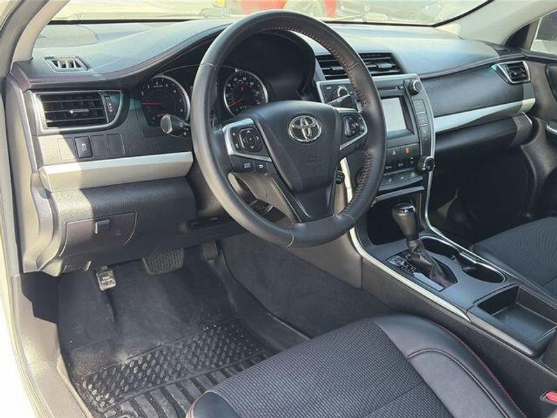 Used 2017 Toyota Camry XLEImage 17