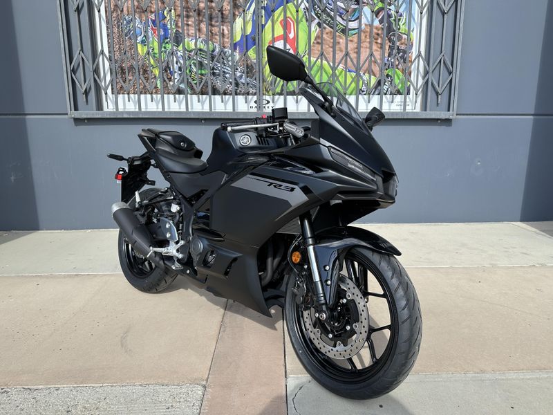 2025 Yamaha YZF-R3 Image 1