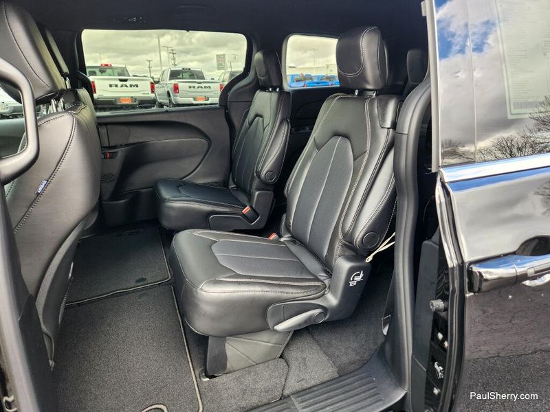 New 2026 Chrysler Voyager Lx