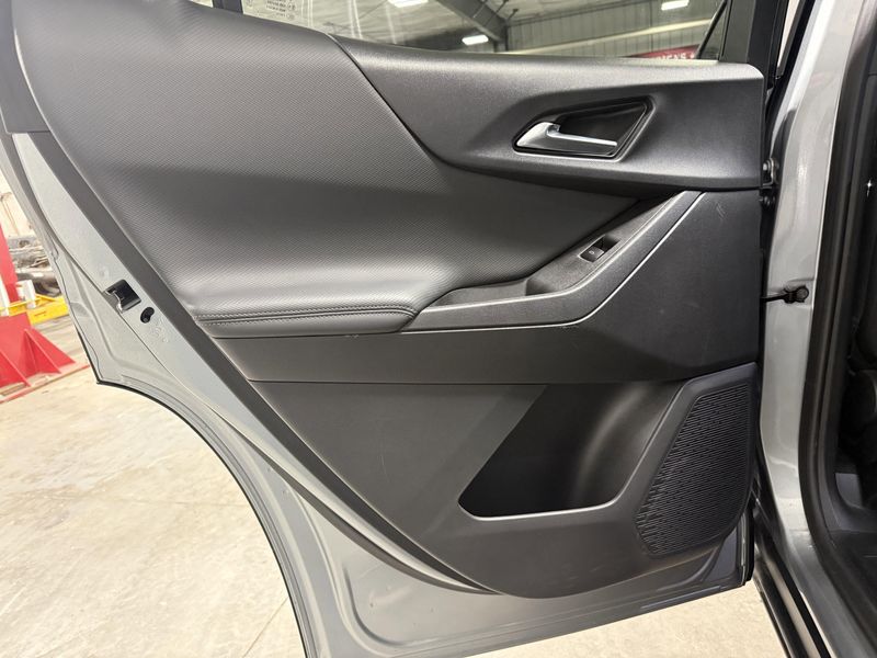 Used 2025 Chevrolet Equinox AWD LTImage 17