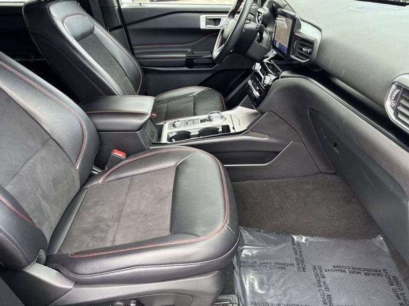 Used 2024 Ford Explorer ST-LineImage 12